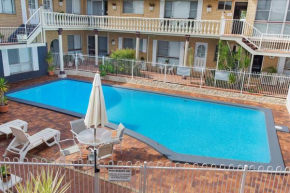 Гостиница Clifford Park Holiday Motor Inn  Тувумба